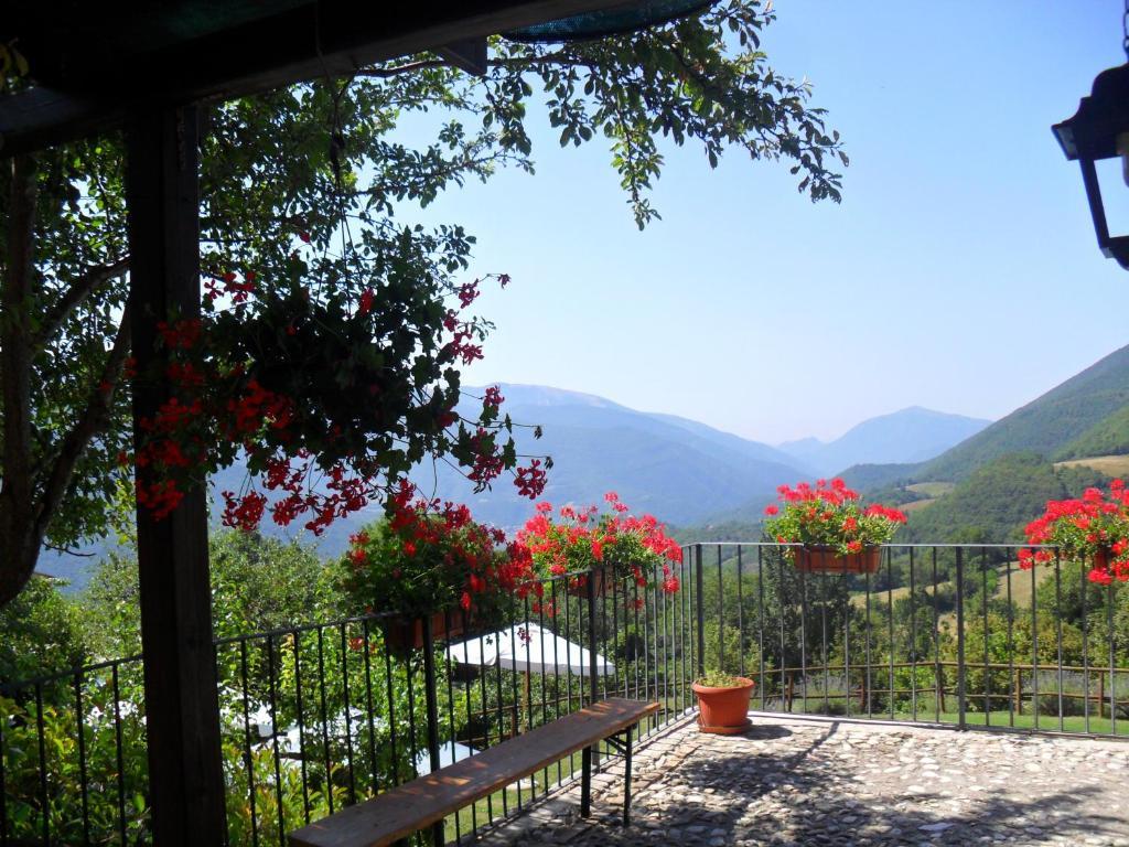 Agriturismo Roccagelli Vallo di Nera ภายนอก รูปภาพ